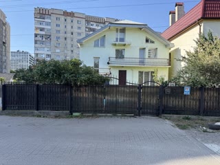 Продаж сучасного 3-поверхового будинку у Львові | вул. Шполянська