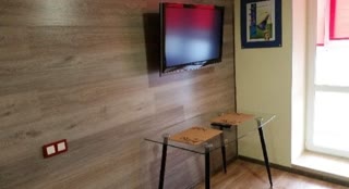 Продам квартиру студію Защитників України