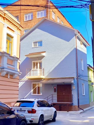 Продам 3 этажное отдельно стоящее здание в самом центре города