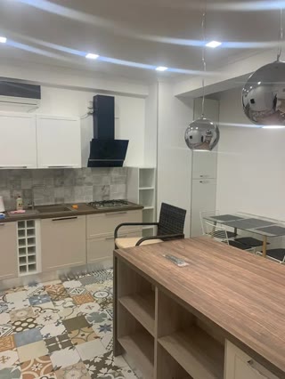 ქირავდება 3 ოთახიანი ბინა მთაწმინდაზე