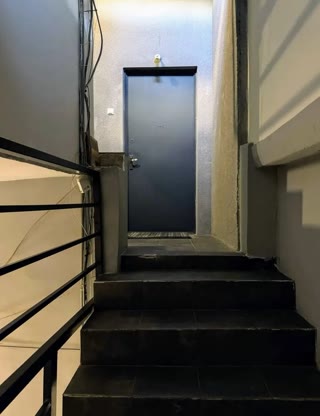 იყიდება ოთხოთახიანი ბინა ვაკეში