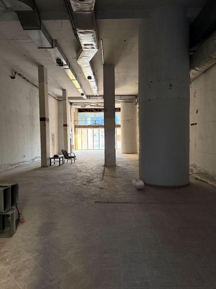 262 m² Store