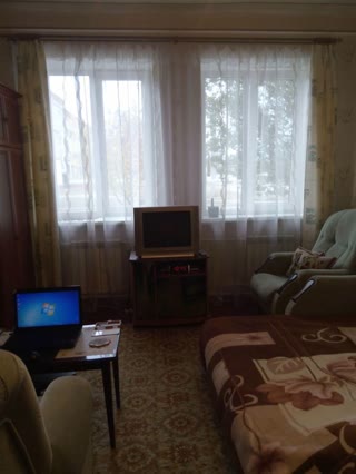 Продам гостинку в 5-ти кімнатній квартирі на Баварії