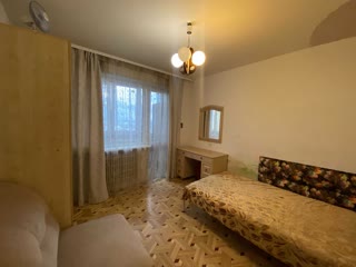 Продам 2-кімнатну квартиру, ст. м. “Олексіївська”, вулиця Енвера Ахсарова, Олексіївка (Алексеевка)