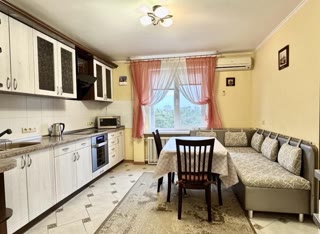 Продаж 3-кімнатної квартири на Лісовому масиві біля метро Дарниця
