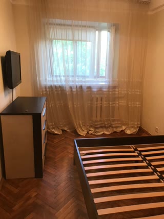 Продається 2-кімнатна квартира, Центр, метро Університет
