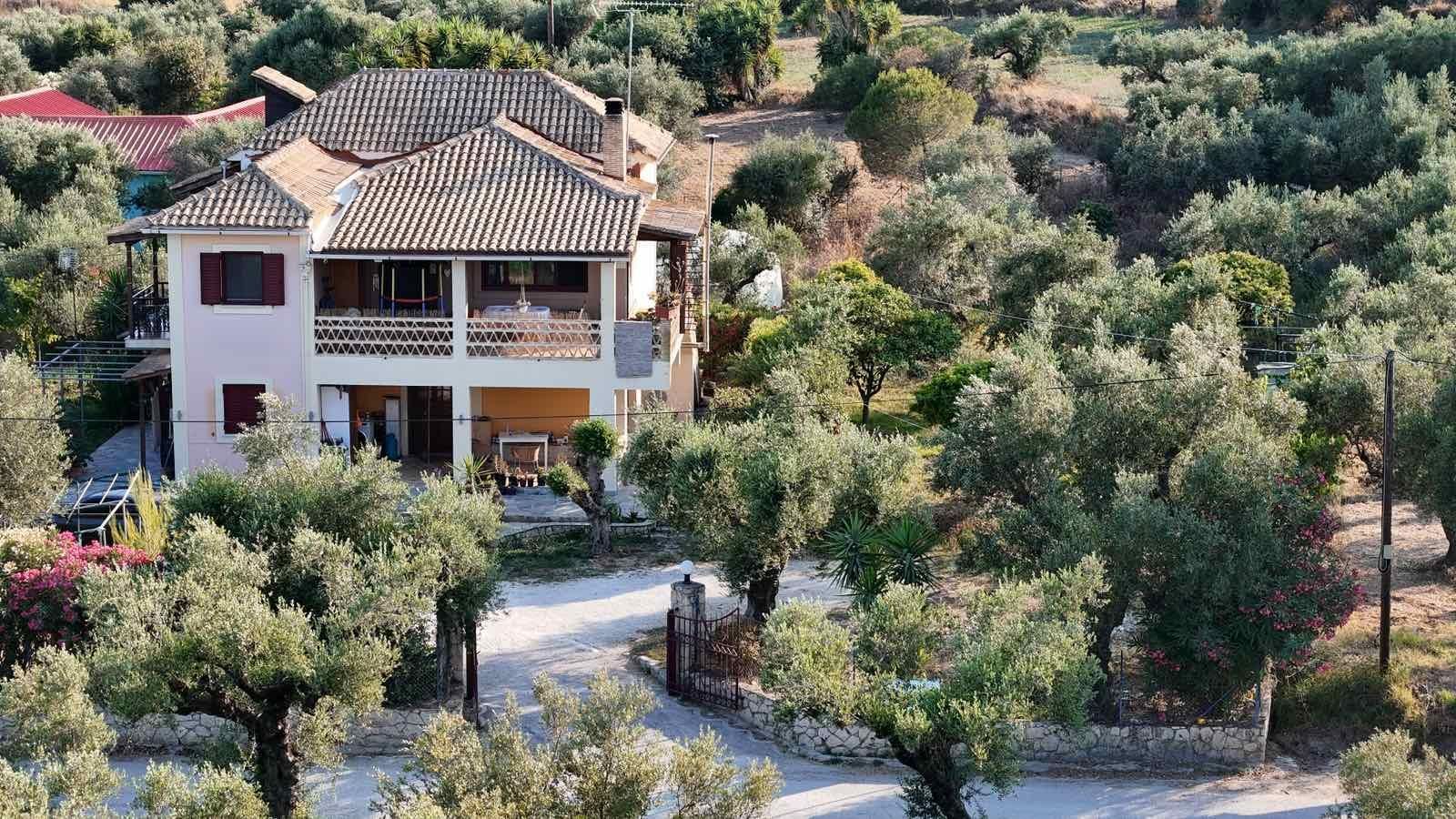 Μονοκατοικία 210 τ.μ.