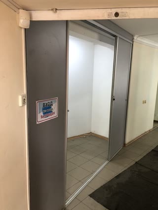 For rent part of the premises in a grocery store on
