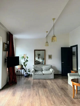 იყიდება 4 ოთახიანი ბინა ვაკეში