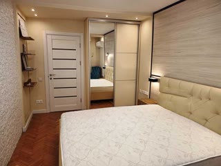 Sale of a 3-room apartment near Beresteiska metro station