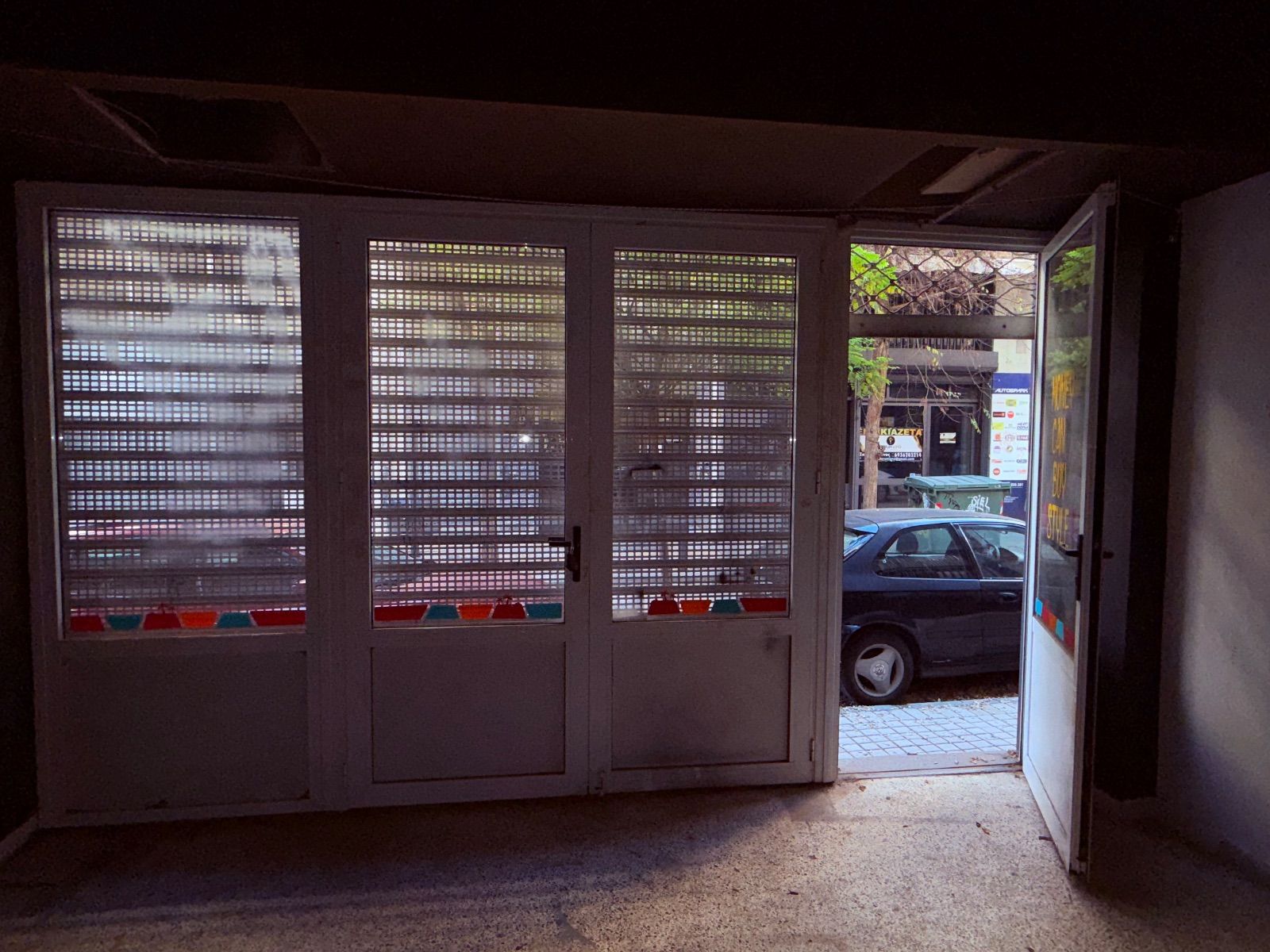 85 m² Store