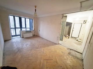 Sale of a 3-room apartment near Solomyansky Park