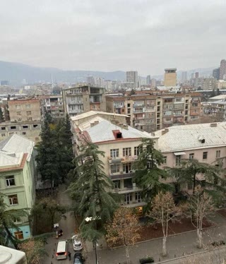 ქირავდება 3 ოთახიანი ბინა საბურთალოზე