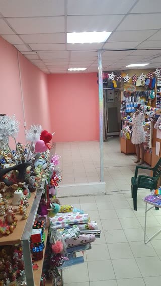 Частина магазину. Пр. Гагаріна в суперпрохідному місці