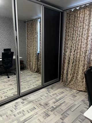 Продам 3-х кімнатну квартиру, Аеропорт