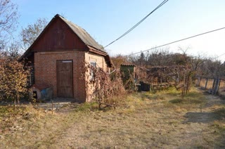 Продам  будинок в центрі смт Високий