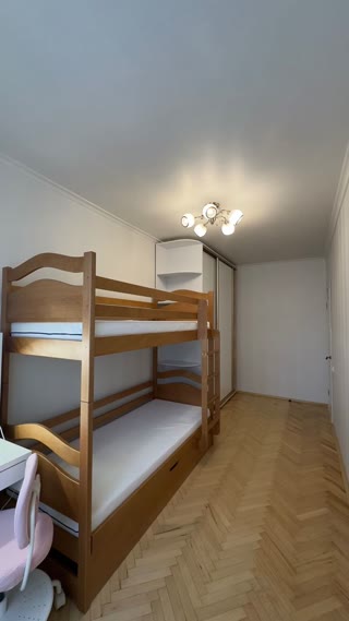 Продаж 2-кімнатної квартири біля метро Чернігівська