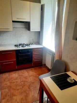 Продаж 2-кімнатної квартири біля метро Червоний Хутір та парку Партизанської Слави