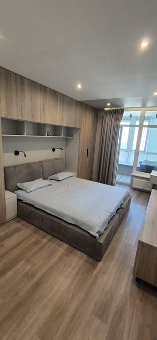 Продається 2-кімнатна квартира 72.24 кв.м в ЖК, метро Нивки