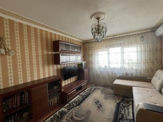 Продається 2-х кімнатна квартира біля метро, Дарницький район