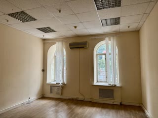 Sale of a 4-room apartment in the Center of Kyiv at Zoloti Vorota or Maidan Nezalezhnosti and Khreshchatyk