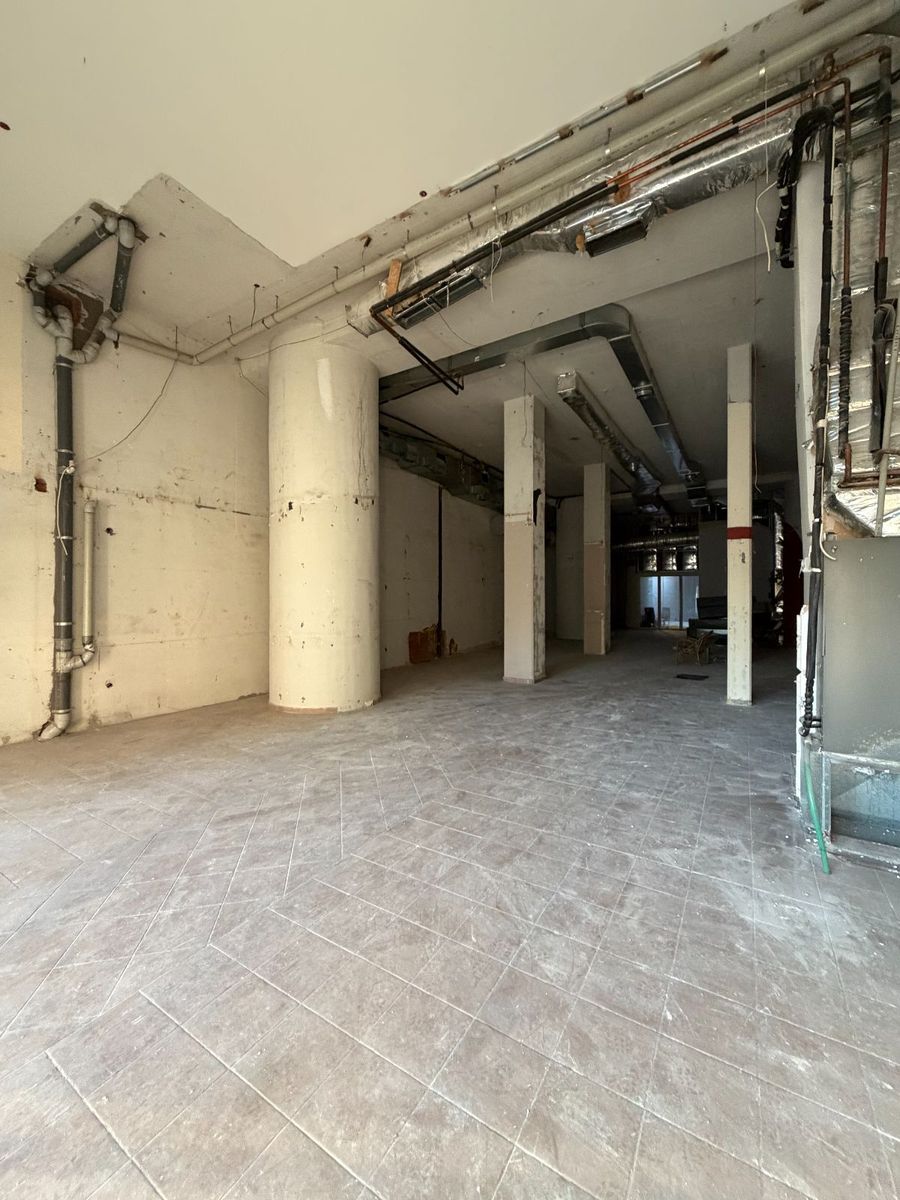 262 m² Store