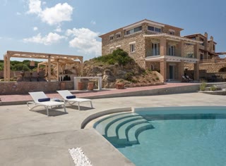 270 m² Villa