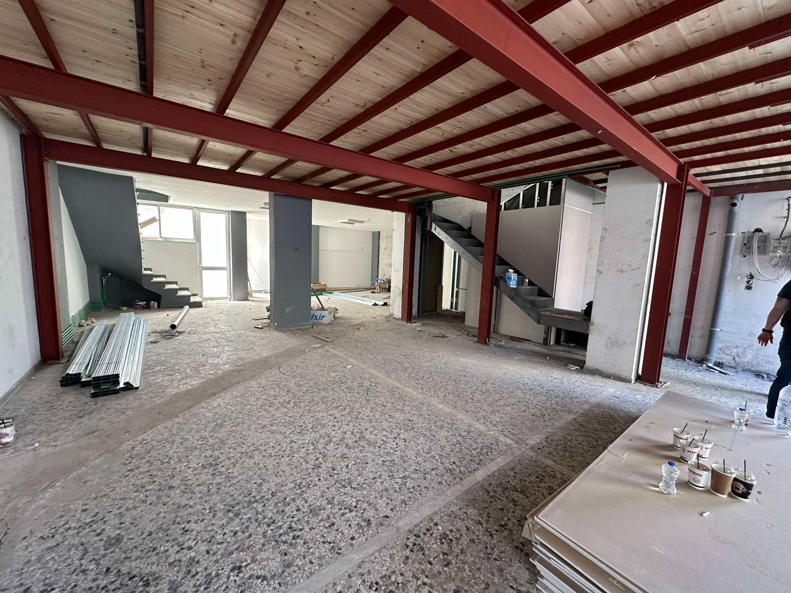 280 m² Store