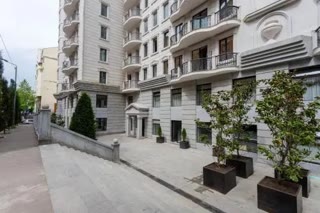 ქირავდება 4 ოთახიანი ბინა მთაწმინდაზე