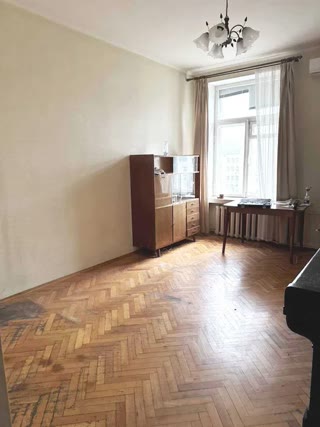 Продаж 2-кімнатної квартири в центрі — біля метро Палац Україна