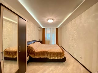 Продам 2х кімнатну квартиру з ремонтом. Метро Позняки. Драгоманова