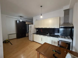 ქირავდება 2 ოთახიანი ბინა საბურთალოზე