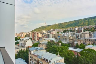 იყიდება 3 ოთახიანი ბინა ვაკეში