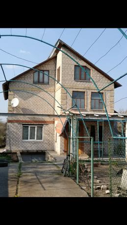 Продам двоповерховий будинок