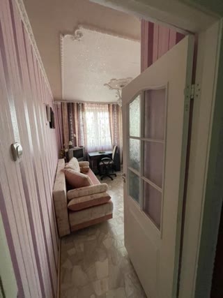 For sale 3-room apartment in the city center with a garage