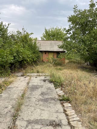 Land plot with a non-residential building