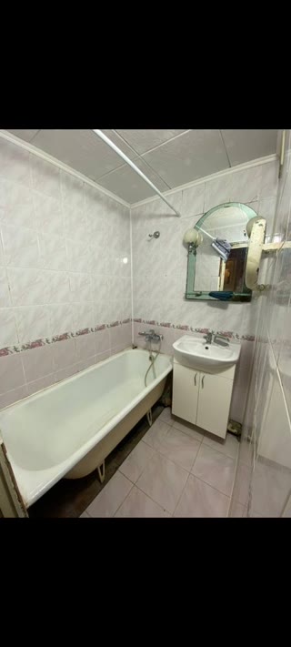 Продаж 1-кімнатної квартири на Воскресенці біля ТРЦ SkyMall