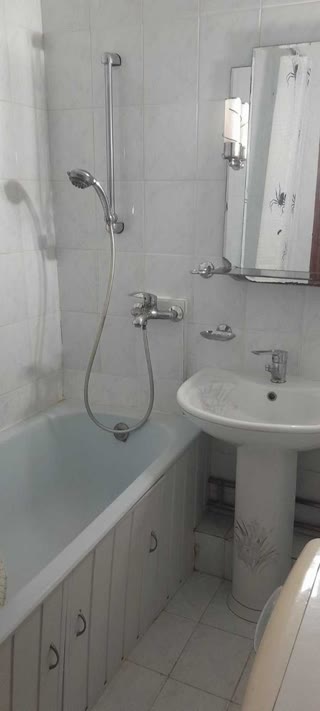 Продам 2 кімнатну квартиру Павлове Поле, кінотеатр Довженка