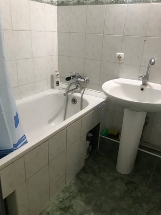 For Sale 1-room Apartment on Constitution Square, Center