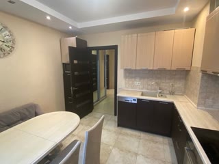 Продам 2х кімнатну квартиру з меблями по вул. Урловська