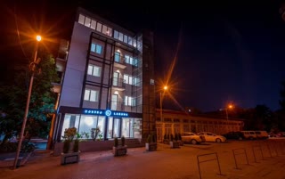 ქირავდება უნივერსალური კომერციული ფართი ვერაზე