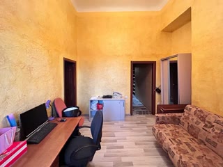 Продаж 3к квартири у центрі, царський будинок, метро Університет