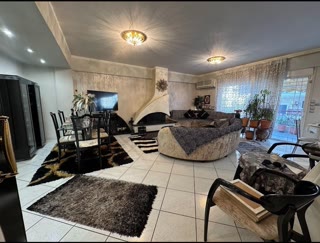 140 m² Apartment