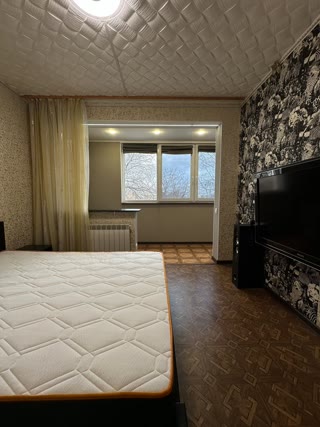 Продам 1-комнатную квартиру м Индустриальная