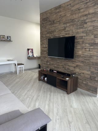 For Sale 2-Room Apartment in Zhuravlevka