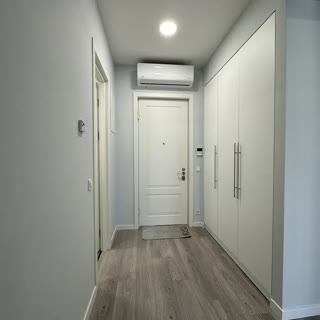 იყიდება 2 ოთახიანი ბინა ვაკეში