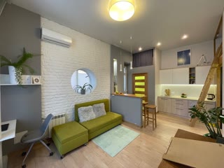 Продам квартиру-студію Центр