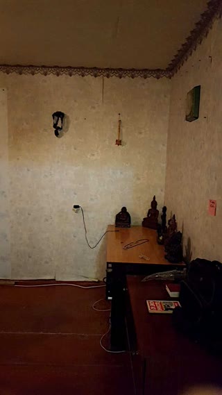 продам 2х кімнатну квартиру в центрі Лозової