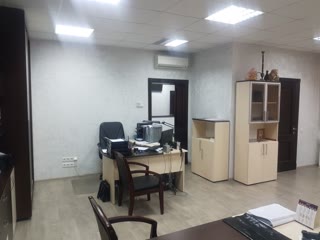 Центр, ОСЗ. Закритий офісний будинок на Прорізній.