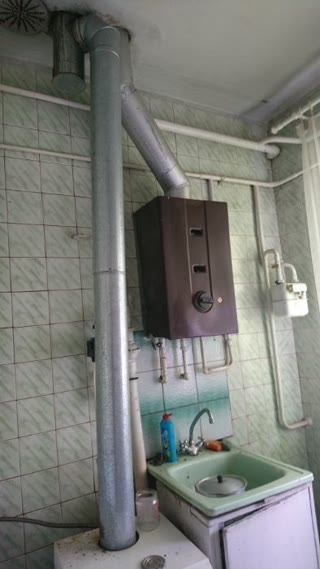 Продам квартиру з земельною ділянкою, гаражем, погребом, сараєм